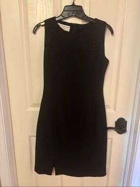 Jones New York Black Sleeveless Shift Dress with Subtle Sparkle